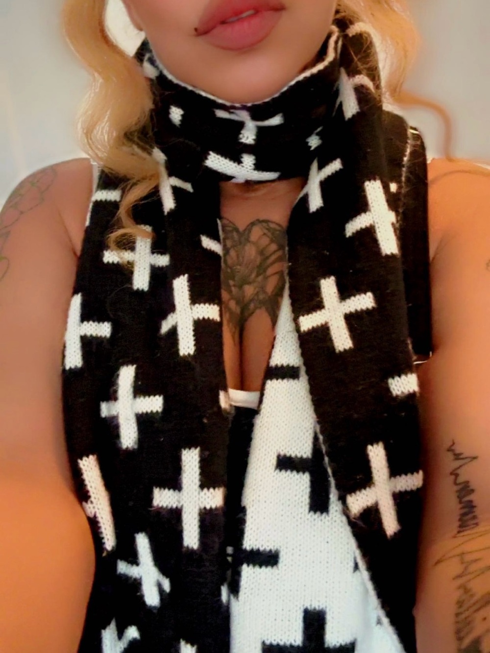 Black & White reversible Cross Pattern Knit Scarf - Women Accessories